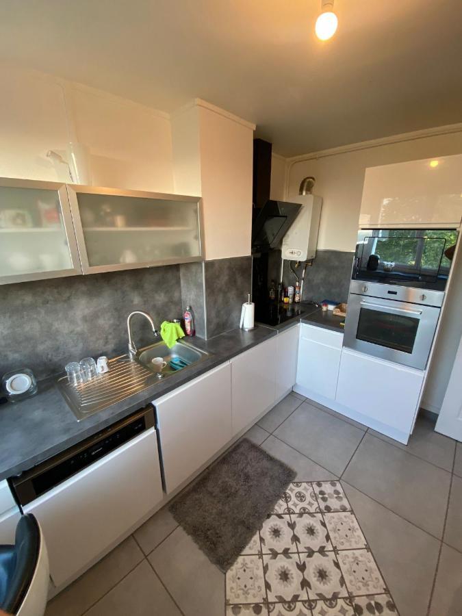Appartement Familial Wifi Netflix Amazon Prime Saint-Cyr-lʼÉcole エクステリア 写真